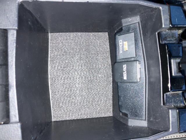 カローラツーリング ハイブリッド　ダブルバイビー　ステアリングヒーター／フロントフォグ／ブラインドスポットモニター／オートブレーコホールド／スタッドレスタイヤ（24枚目）