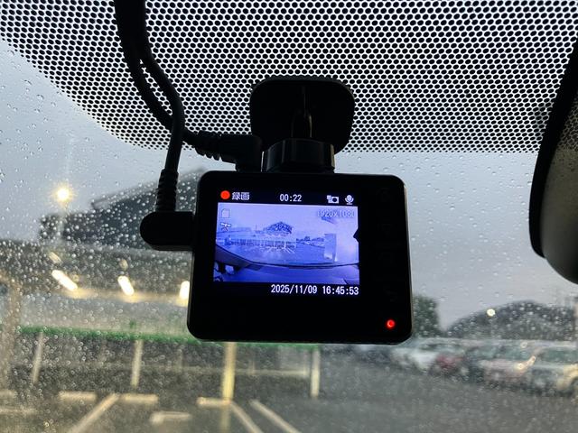 カローラツーリング ハイブリッド　ダブルバイビー　ステアリングヒーター／フロントフォグ／ブラインドスポットモニター／オートブレーコホールド／スタッドレスタイヤ（25枚目）