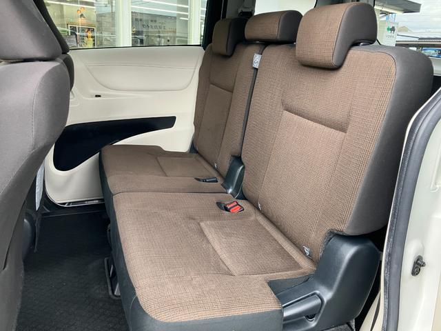 シエンタ Ｇ　セーフティセンス／両側パワースライドドア／前席シートヒーター／プッシュスタート／純正ナビＴＶ／バックカメラ／Ｂｌｕｅｔｏｏｔｈ／オートライト／ＥＴＣ（11枚目）