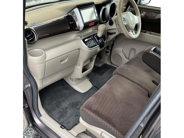 Ｎ－ＢＯＸ ２トーンカラースタイル　Ｇ　ＳＳパッケージ　純正ナビ　バックカメラ　ＥＴＣ　両側パワースライドドア　あんしんパッケージ　純正アルミホイール　Ｂｌｕｅｔｏｏｔｈ対応　オートエアコン（7枚目）