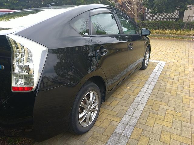 プリウス Ｌ　ＣＤ　ＤＶＤ　テレビ　ナビ　ＥＴＣ　キーレス　電格ミラー　オートエアコン　プッシュスタート（5枚目）