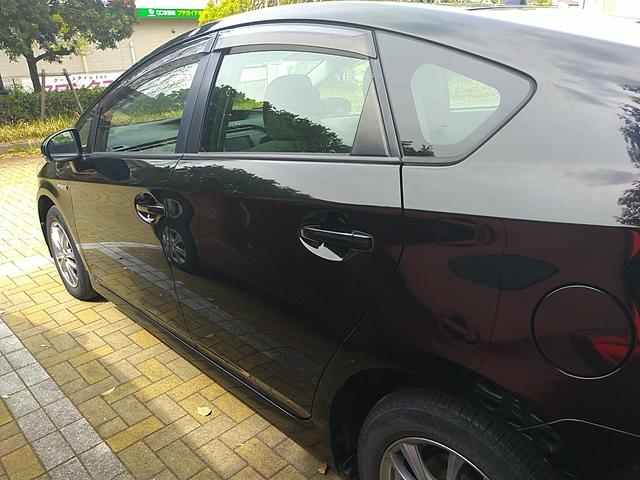 プリウス Ｌ　ＣＤ　ＤＶＤ　テレビ　ナビ　ＥＴＣ　キーレス　電格ミラー　オートエアコン　プッシュスタート（8枚目）