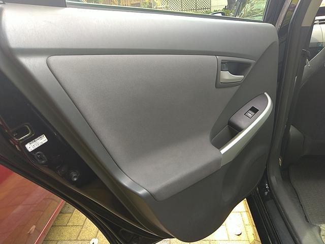 プリウス Ｌ　ＣＤ　ＤＶＤ　テレビ　ナビ　ＥＴＣ　キーレス　電格ミラー　オートエアコン　プッシュスタート（14枚目）