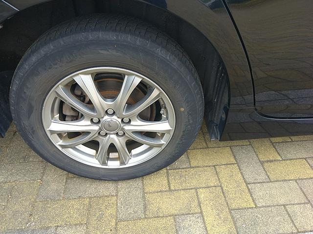 プリウス Ｌ　ＣＤ　ＤＶＤ　テレビ　ナビ　ＥＴＣ　キーレス　電格ミラー　オートエアコン　プッシュスタート（18枚目）