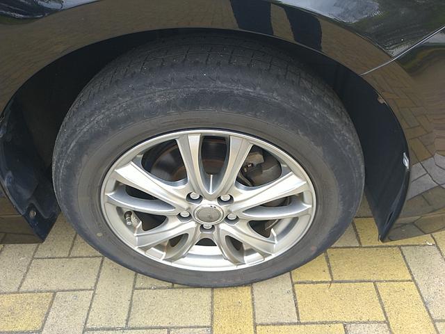 プリウス Ｌ　ＣＤ　ＤＶＤ　テレビ　ナビ　ＥＴＣ　キーレス　電格ミラー　オートエアコン　プッシュスタート（19枚目）