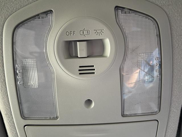 プリウス Ｌ　ＣＤ　ＤＶＤ　テレビ　ナビ　ＥＴＣ　キーレス　電格ミラー　オートエアコン　プッシュスタート（26枚目）