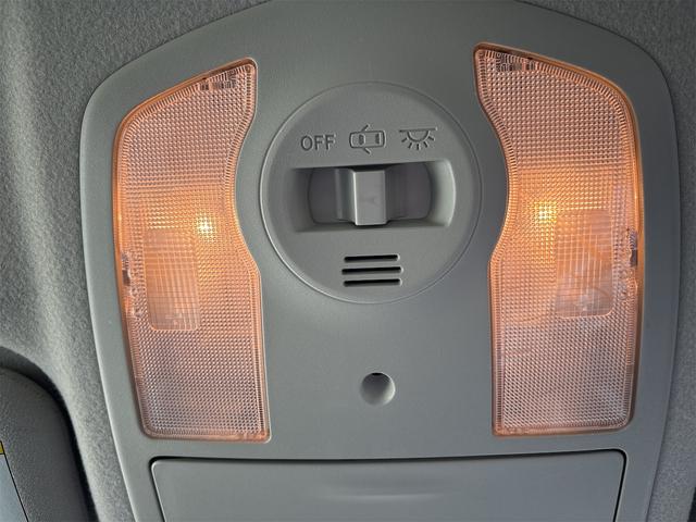 プリウス Ｌ　ＣＤ　ＤＶＤ　テレビ　ナビ　ＥＴＣ　キーレス　電格ミラー　オートエアコン　プッシュスタート（27枚目）