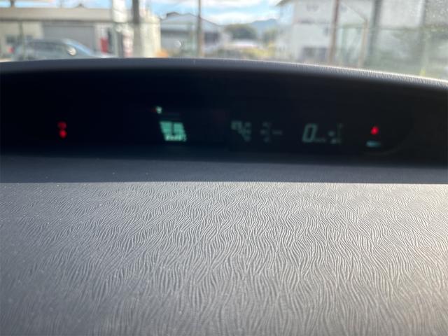 プリウス Ｌ　ＣＤ　ＤＶＤ　テレビ　ナビ　ＥＴＣ　キーレス　電格ミラー　オートエアコン　プッシュスタート（29枚目）