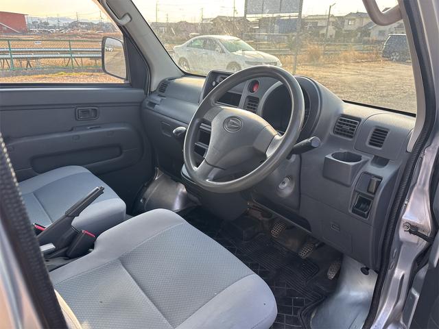 ハイゼットカーゴ デラックスリミテッド　５速ＭＴ　４ＷＤ　エアコン　パワーウィンドウ　パワーステアリング　両側スライドドア　商用車（9枚目）