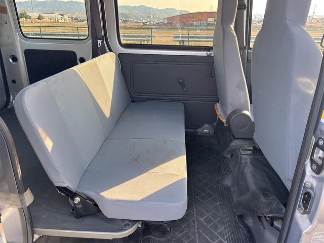 ハイゼットカーゴ デラックスリミテッド　５速ＭＴ　４ＷＤ　エアコン　パワーウィンドウ　パワーステアリング　両側スライドドア　商用車（11枚目）