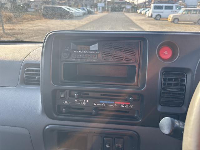 ハイゼットカーゴ デラックスリミテッド　５速ＭＴ　４ＷＤ　エアコン　パワーウィンドウ　パワーステアリング　両側スライドドア　商用車（14枚目）