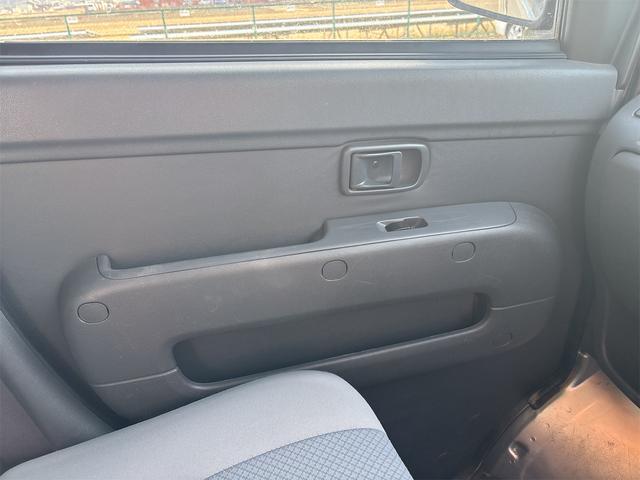 ハイゼットカーゴ デラックスリミテッド　５速ＭＴ　４ＷＤ　エアコン　パワーウィンドウ　パワーステアリング　両側スライドドア　商用車（17枚目）