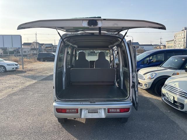 ハイゼットカーゴ デラックスリミテッド　５速ＭＴ　４ＷＤ　エアコン　パワーウィンドウ　パワーステアリング　両側スライドドア　商用車（18枚目）