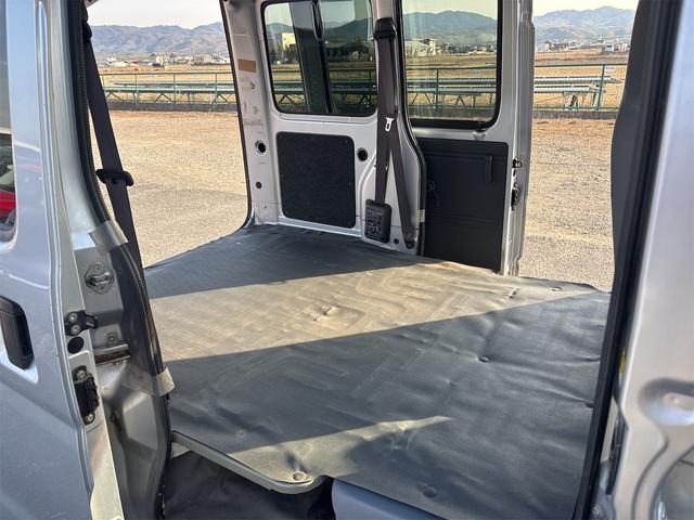 ハイゼットカーゴ デラックスリミテッド　５速ＭＴ　４ＷＤ　エアコン　パワーウィンドウ　パワーステアリング　両側スライドドア　商用車（22枚目）