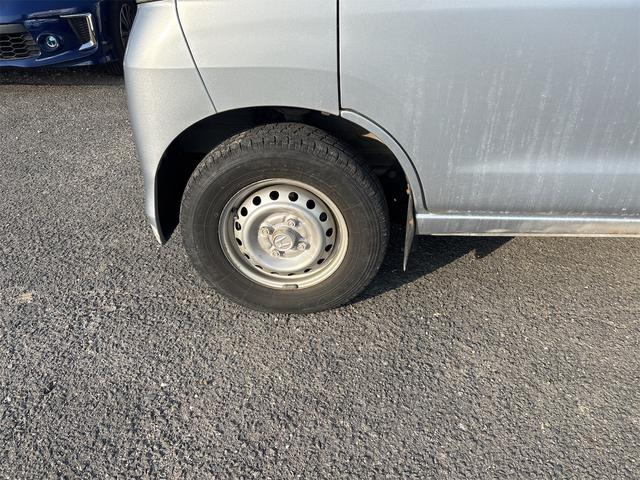 ハイゼットカーゴ デラックスリミテッド　５速ＭＴ　４ＷＤ　エアコン　パワーウィンドウ　パワーステアリング　両側スライドドア　商用車（23枚目）