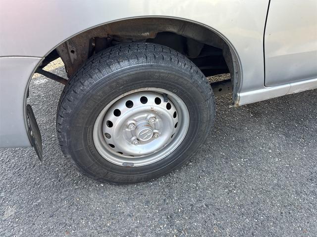 ハイゼットカーゴ デラックスリミテッド　５速ＭＴ　４ＷＤ　エアコン　パワーウィンドウ　パワーステアリング　両側スライドドア　商用車（25枚目）