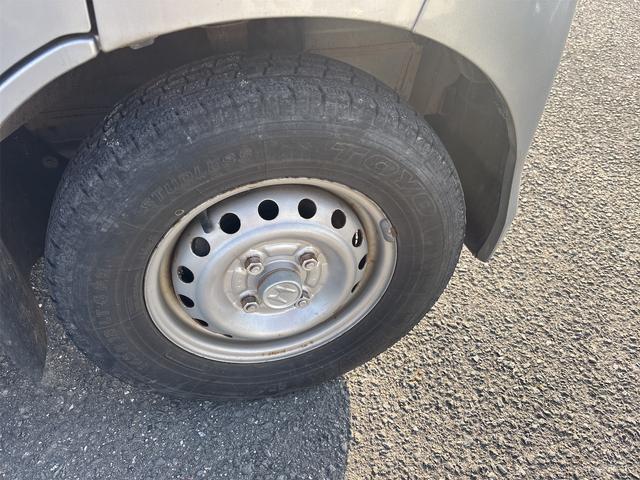 ハイゼットカーゴ デラックスリミテッド　５速ＭＴ　４ＷＤ　エアコン　パワーウィンドウ　パワーステアリング　両側スライドドア　商用車（26枚目）