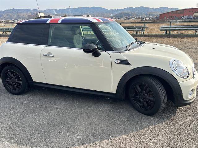 ＭＩＮＩ クーパー　社外ナビ、テレビ、エアコン、バックカメラ、ＥＴＣ、アルミ、ラッピングルーフ（7枚目）