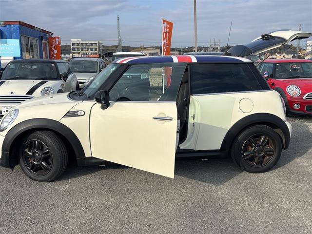 ＭＩＮＩ クーパー　社外ナビ、テレビ、エアコン、バックカメラ、ＥＴＣ、アルミ、ラッピングルーフ（19枚目）