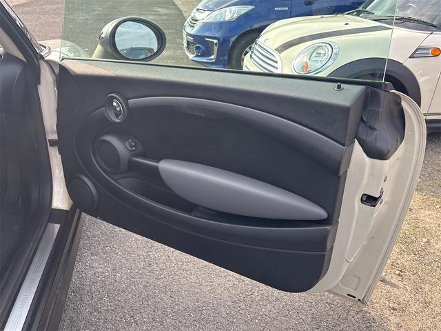 ＭＩＮＩ クーパー　社外ナビ、テレビ、エアコン、バックカメラ、ＥＴＣ、アルミ、ラッピングルーフ（27枚目）