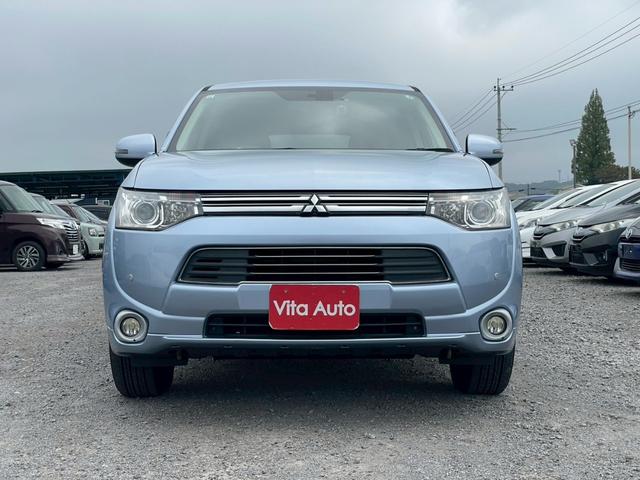 アウトランダーＰＨＥＶ Ｇプレミアムパッケージ　４ＷＤ　ＳＤナビ　リアカメラ　フルセグ　スマートキー　ＨＩＤヘッドライト　衝突軽減ブレーキ　ドラレコ　クルコン　Ｂｌｕｅｔｏｏｔｈ　ＵＳＢ　社外アルミ　ＥＴＣ（3枚目）
