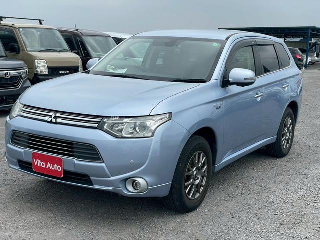 アウトランダーＰＨＥＶ Ｇプレミアムパッケージ　４ＷＤ　ＳＤナビ　リアカメラ　フルセグ　スマートキー　ＨＩＤヘッドライト　衝突軽減ブレーキ　ドラレコ　クルコン　Ｂｌｕｅｔｏｏｔｈ　ＵＳＢ　社外アルミ　ＥＴＣ（4枚目）