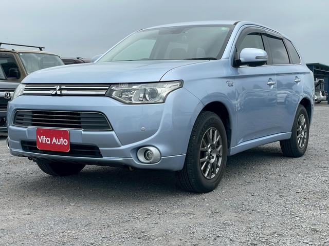 アウトランダーＰＨＥＶ Ｇプレミアムパッケージ　４ＷＤ　ＳＤナビ　リアカメラ　フルセグ　スマートキー　ＨＩＤヘッドライト　衝突軽減ブレーキ　ドラレコ　クルコン　Ｂｌｕｅｔｏｏｔｈ　ＵＳＢ　社外アルミ　ＥＴＣ（5枚目）