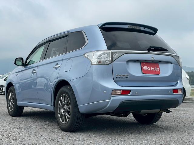 アウトランダーＰＨＥＶ Ｇプレミアムパッケージ　４ＷＤ　ＳＤナビ　リアカメラ　フルセグ　スマートキー　ＨＩＤヘッドライト　衝突軽減ブレーキ　ドラレコ　クルコン　Ｂｌｕｅｔｏｏｔｈ　ＵＳＢ　社外アルミ　ＥＴＣ（7枚目）