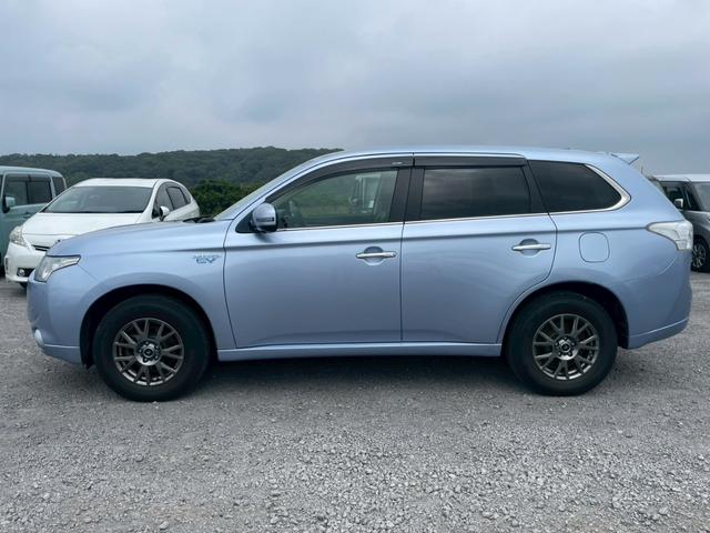 アウトランダーＰＨＥＶ Ｇプレミアムパッケージ　４ＷＤ　ＳＤナビ　リアカメラ　フルセグ　スマートキー　ＨＩＤヘッドライト　衝突軽減ブレーキ　ドラレコ　クルコン　Ｂｌｕｅｔｏｏｔｈ　ＵＳＢ　社外アルミ　ＥＴＣ（9枚目）
