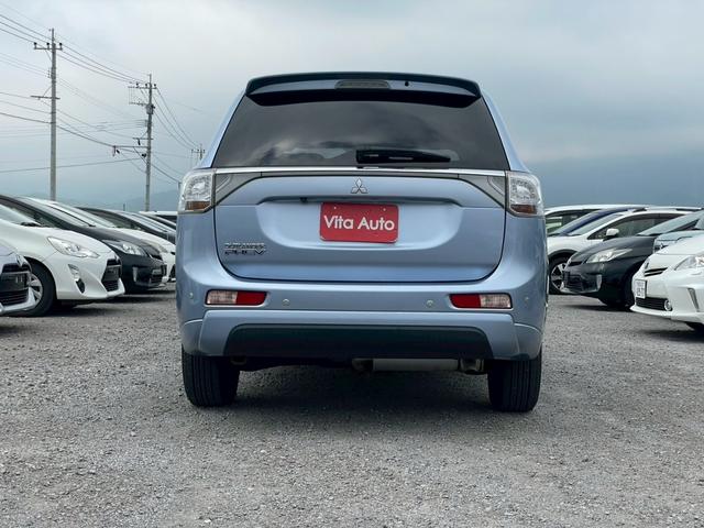 アウトランダーＰＨＥＶ Ｇプレミアムパッケージ　４ＷＤ　ＳＤナビ　リアカメラ　フルセグ　スマートキー　ＨＩＤヘッドライト　衝突軽減ブレーキ　ドラレコ　クルコン　Ｂｌｕｅｔｏｏｔｈ　ＵＳＢ　社外アルミ　ＥＴＣ（11枚目）