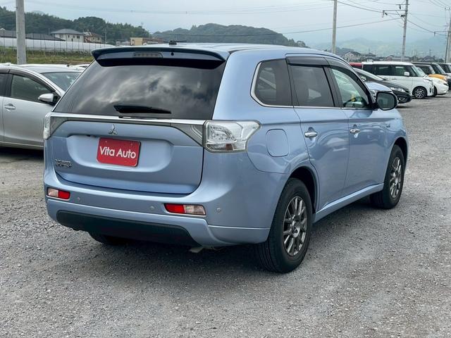 アウトランダーＰＨＥＶ Ｇプレミアムパッケージ　４ＷＤ　ＳＤナビ　リアカメラ　フルセグ　スマートキー　ＨＩＤヘッドライト　衝突軽減ブレーキ　ドラレコ　クルコン　Ｂｌｕｅｔｏｏｔｈ　ＵＳＢ　社外アルミ　ＥＴＣ（14枚目）