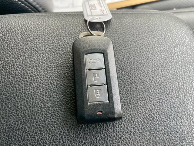 アウトランダーＰＨＥＶ Ｇプレミアムパッケージ　４ＷＤ　ＳＤナビ　リアカメラ　フルセグ　スマートキー　ＨＩＤヘッドライト　衝突軽減ブレーキ　ドラレコ　クルコン　Ｂｌｕｅｔｏｏｔｈ　ＵＳＢ　社外アルミ　ＥＴＣ（39枚目）