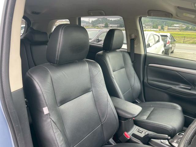 アウトランダーＰＨＥＶ Ｇプレミアムパッケージ　４ＷＤ　ＳＤナビ　リアカメラ　フルセグ　スマートキー　ＨＩＤヘッドライト　衝突軽減ブレーキ　ドラレコ　クルコン　Ｂｌｕｅｔｏｏｔｈ　ＵＳＢ　社外アルミ　ＥＴＣ（42枚目）