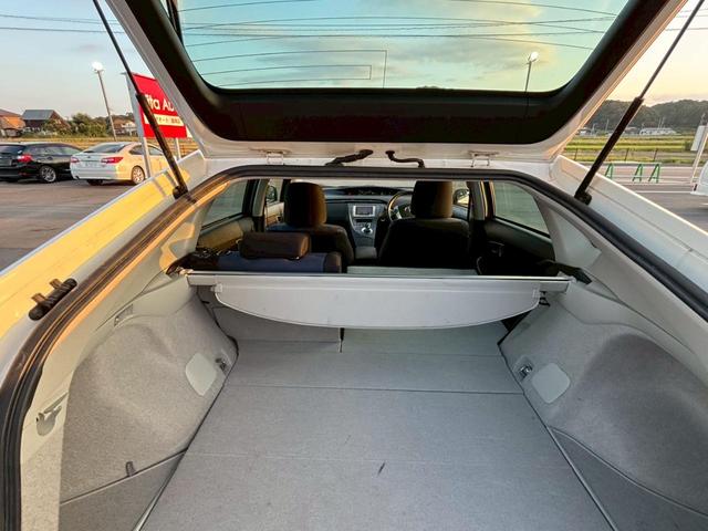 プリウス Ｓ　ＳＤナビ　リアカメラ　地デジＴＶ　スマートキー　ＨＩＤヘッドライト　フォグランプ　Ｂｌｕｅｔｏｏｔｈ　ＡＵＸ　純正アルミ　ＥＴＣ（44枚目）