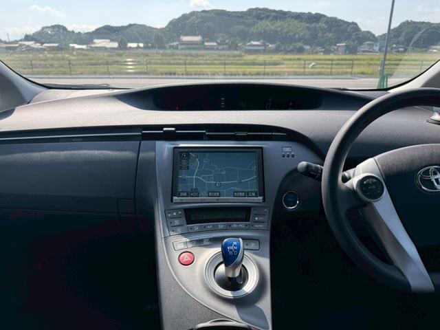 プリウス Ｓツーリングセレクション　ＨＤＤナビ　リアカメラ　フルセグ　スマートキー　ＬＥＤヘッドライト　フォグランプ　Ｂｌｕｅｔｏｏｔｈ　純正１７インチアルミ　ＥＴＣ（11枚目）