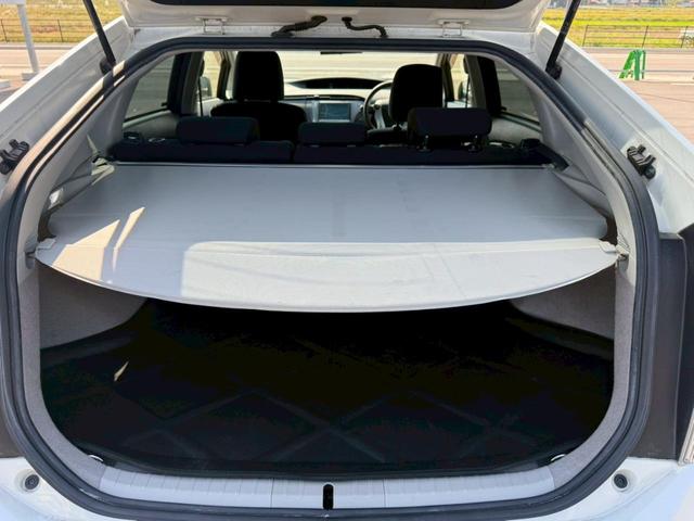 プリウス Ｓツーリングセレクション　ＨＤＤナビ　リアカメラ　フルセグ　スマートキー　ＬＥＤヘッドライト　フォグランプ　Ｂｌｕｅｔｏｏｔｈ　純正１７インチアルミ　ＥＴＣ（43枚目）