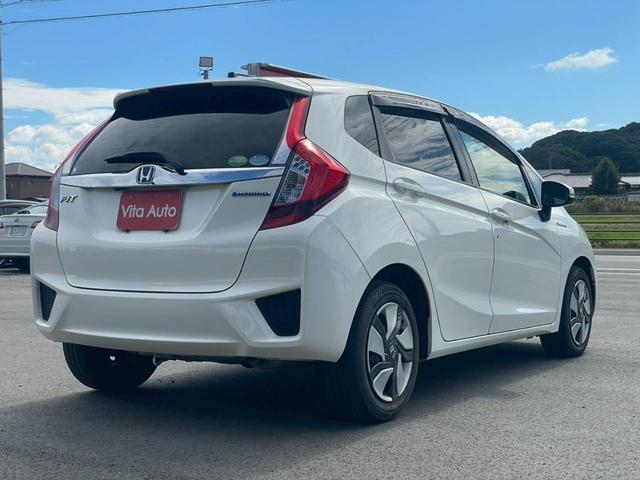 フィットハイブリッド Ｌパッケージ　メモリーナビ　フルセグＴＶ　リアカメラ　スマートキー　ＬＥＤヘッドライト　前後ドラレコ　Ｂｌｕｅｔｏｏｔｈ　クルコン　純正１５インチ鉄　ＥＴＣ（18枚目）