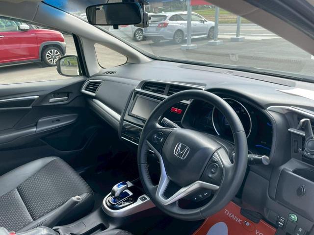 フィットハイブリッド Ｌパッケージ　メモリーナビ　フルセグＴＶ　リアカメラ　スマートキー　ＬＥＤヘッドライト　前後ドラレコ　Ｂｌｕｅｔｏｏｔｈ　クルコン　純正１５インチ鉄　ＥＴＣ（24枚目）