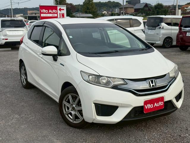 フィットハイブリッド Ｌパッケージ　メモリーナビ　ワンセグＴＶ　リアカメラ　スマートキー　ＬＥＤヘッドライト　衝突軽減ブレーキ　Ｂｌｕｅｔｏｏｔｈ　社外１５インチアルミ　ＥＴＣ（2枚目）