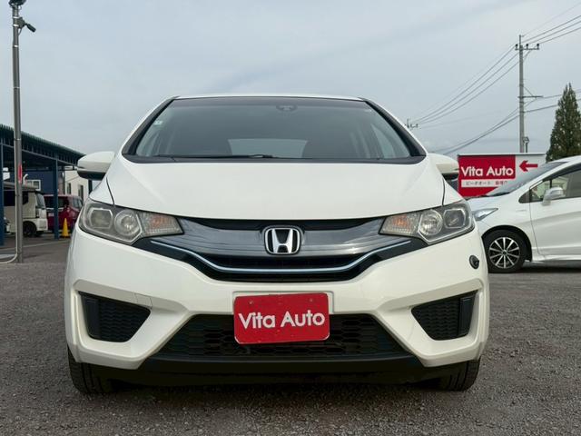 フィットハイブリッド Ｌパッケージ　メモリーナビ　ワンセグＴＶ　リアカメラ　スマートキー　ＬＥＤヘッドライト　衝突軽減ブレーキ　Ｂｌｕｅｔｏｏｔｈ　社外１５インチアルミ　ＥＴＣ（3枚目）