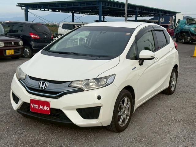 フィットハイブリッド Ｌパッケージ　メモリーナビ　ワンセグＴＶ　リアカメラ　スマートキー　ＬＥＤヘッドライト　衝突軽減ブレーキ　Ｂｌｕｅｔｏｏｔｈ　社外１５インチアルミ　ＥＴＣ（6枚目）