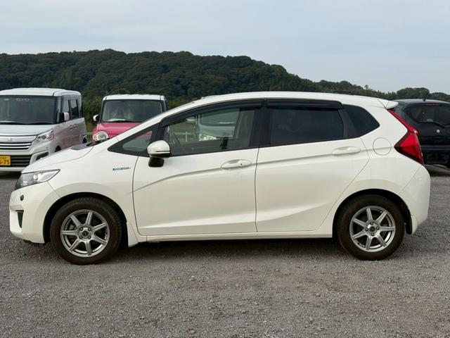 フィットハイブリッド Ｌパッケージ　メモリーナビ　ワンセグＴＶ　リアカメラ　スマートキー　ＬＥＤヘッドライト　衝突軽減ブレーキ　Ｂｌｕｅｔｏｏｔｈ　社外１５インチアルミ　ＥＴＣ（7枚目）