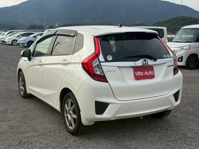 フィットハイブリッド Ｌパッケージ　メモリーナビ　ワンセグＴＶ　リアカメラ　スマートキー　ＬＥＤヘッドライト　衝突軽減ブレーキ　Ｂｌｕｅｔｏｏｔｈ　社外１５インチアルミ　ＥＴＣ（10枚目）