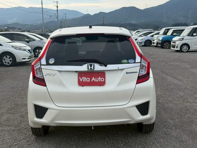 フィットハイブリッド Ｌパッケージ　メモリーナビ　ワンセグＴＶ　リアカメラ　スマートキー　ＬＥＤヘッドライト　衝突軽減ブレーキ　Ｂｌｕｅｔｏｏｔｈ　社外１５インチアルミ　ＥＴＣ（12枚目）