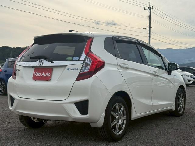 フィットハイブリッド Ｌパッケージ　メモリーナビ　ワンセグＴＶ　リアカメラ　スマートキー　ＬＥＤヘッドライト　衝突軽減ブレーキ　Ｂｌｕｅｔｏｏｔｈ　社外１５インチアルミ　ＥＴＣ（13枚目）