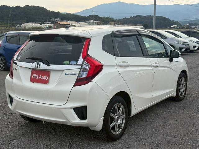 フィットハイブリッド Ｌパッケージ　メモリーナビ　ワンセグＴＶ　リアカメラ　スマートキー　ＬＥＤヘッドライト　衝突軽減ブレーキ　Ｂｌｕｅｔｏｏｔｈ　社外１５インチアルミ　ＥＴＣ（14枚目）