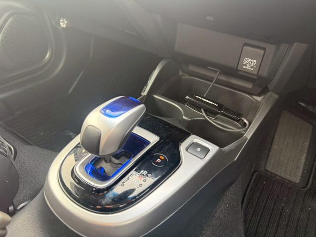 フィットハイブリッド Ｌパッケージ　メモリーナビ　ワンセグＴＶ　リアカメラ　スマートキー　ＬＥＤヘッドライト　衝突軽減ブレーキ　Ｂｌｕｅｔｏｏｔｈ　社外１５インチアルミ　ＥＴＣ（23枚目）