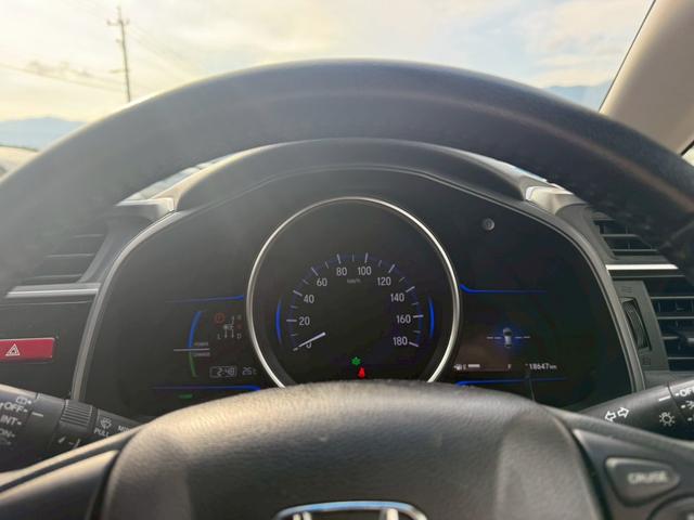 フィットハイブリッド Ｌパッケージ　メモリーナビ　ワンセグＴＶ　リアカメラ　スマートキー　ＬＥＤヘッドライト　衝突軽減ブレーキ　Ｂｌｕｅｔｏｏｔｈ　社外１５インチアルミ　ＥＴＣ（25枚目）