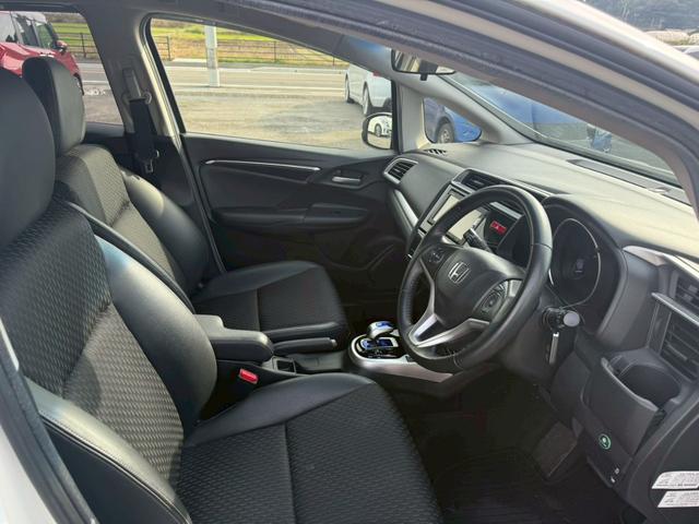 フィットハイブリッド Ｌパッケージ　メモリーナビ　ワンセグＴＶ　リアカメラ　スマートキー　ＬＥＤヘッドライト　衝突軽減ブレーキ　Ｂｌｕｅｔｏｏｔｈ　社外１５インチアルミ　ＥＴＣ（31枚目）