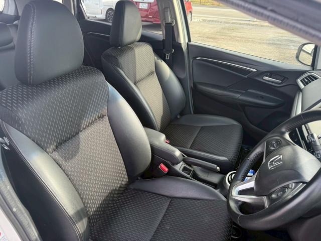 フィットハイブリッド Ｌパッケージ　メモリーナビ　ワンセグＴＶ　リアカメラ　スマートキー　ＬＥＤヘッドライト　衝突軽減ブレーキ　Ｂｌｕｅｔｏｏｔｈ　社外１５インチアルミ　ＥＴＣ（32枚目）